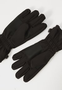 Et par svarte isolerte vinterhansker med teksturerte gripefelter og justerbare håndleddsremmer lagt flat på en hvit overflate.