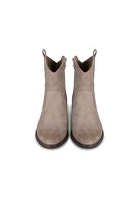 Botines de ante en gris claro con costuras decorativas, puntera redondeada y cierre de cremallera en la parte posterior para una fácil puesta.