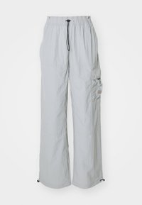 Nem kiválasztott, ultimate gray