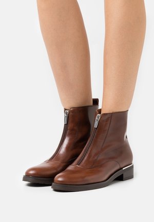 WONDERS, Bottines - brown