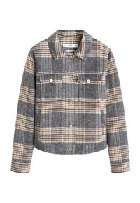 Chaqueta de cuadro gris con textura de franela, con acentos en marrón y azul, dos bolsillos en el pecho y cierre frontal de botones.