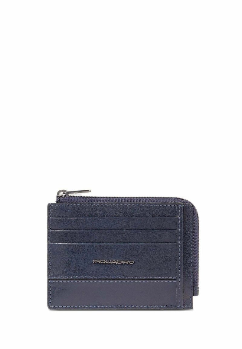 Cartera de cuero azul marino con cierre de cremallera, que cuenta con múltiples ranuras para tarjetas y una textura suave. Logo de Piquadro estampado en la parte frontal.