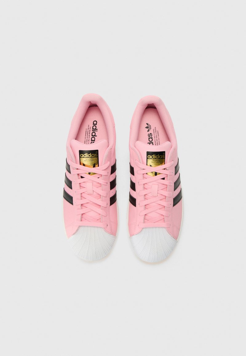 adidas Originals SUPERSTAR MESSI UNISEX - Chaussures de foot en salle - light pink/core black/gold-coloured