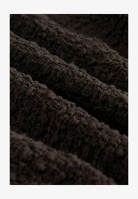 Ausgewählt, chocolate brown