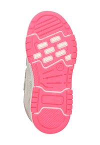 Schuhe mit einem weißen und hellgrauen Obermaterial, das eine rosa Gummisohle aufweist. Die Sohle besitzt strukturierte Grip-Muster und verstärkte Akzente.