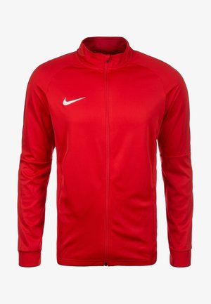 Rode sportieve jas gemaakt van gladde stof met een hoge kraag, volledige rits en wit Nike-logo op de linkerkant van de borst. Lange mouwen en een getailleerd ontwerp.