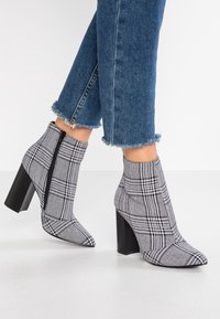 Even&Odd Botines de tacón - black