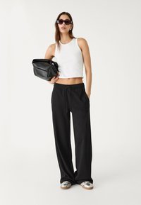 Stradivarius WIDE JOGGER - Pantalon de survêtement - black