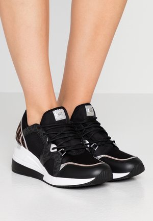 Matalavartiset tennarit - black