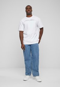 Karl Kani AUTOGRAPH HEAVY BOXY - Print T-shirt - white