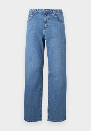 Jean denim bleu clair à jambes droites avec poches avant, passants de ceinture et fermeture par bouton à la taille.