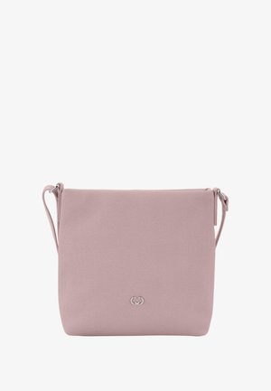 Rosa Stoffumhängetasche mit strukturierter Oberfläche, silbernem Zubehör und einem auffälligen Logo auf der Vorderseite. Verstellbarer Tragegurt inklusive.