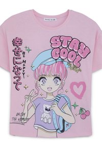 Maglietta in cotone rosa con vestibilità rilassata, che presenta un personaggio illustrato, la scritta "STAY COOL", ciliegie e luccichii.