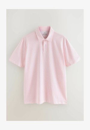 Koszulka polo z krótkim rękawem w jasnoróżowym kolorze, z delikatnym geometrycznym wzorem, kołnierzykiem i pojedynczym zapięciem na guzik. Wykonana z gładkiej tkaniny.