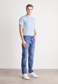 GANT SLIM SHIELD V NECK - Camiseta básica - hellblau
