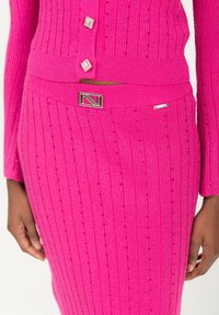 INFLUENCER Gonna a tubino - fuchsia
