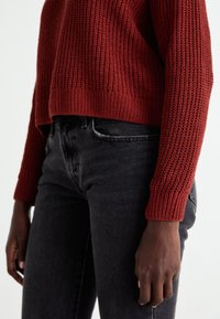 Vero Moda VMAGATE BLOCK ONECK - Pullover - fired brick