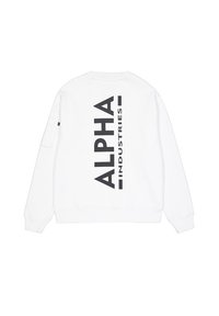 Bela majica s kapuco z velikim črnim logotipom "ALPHA INDUSTRIES" na hrbtni strani, teksturirana tkanina in stranski žep na levem rokavu.