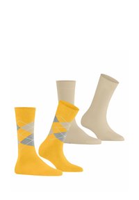 Zwei Paar Socken: Ein Paar ist einfarbig beige und das andere ist gelb mit einem Rautenmuster in Grau und Weiß. Beide haben gerippte Bündchen.