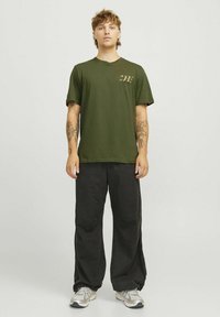 Jack & Jones GEDRUCKT RUNDHALS - T-shirt con stampa - cypress