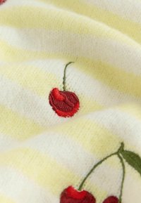 Niet geselecteerd, yellow stripe cherry embroidery