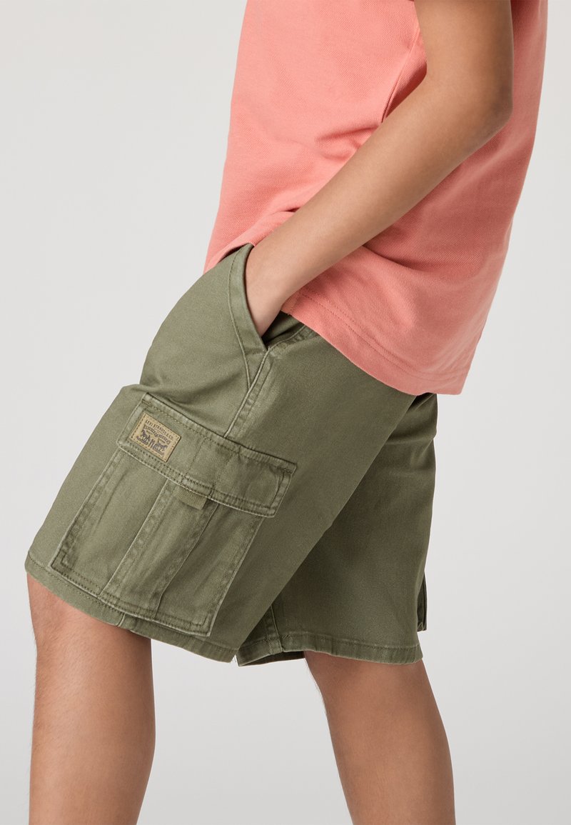 Levi's® - TRADITIONAL  - Pantalon cargo - deep lichen green, Agrandir