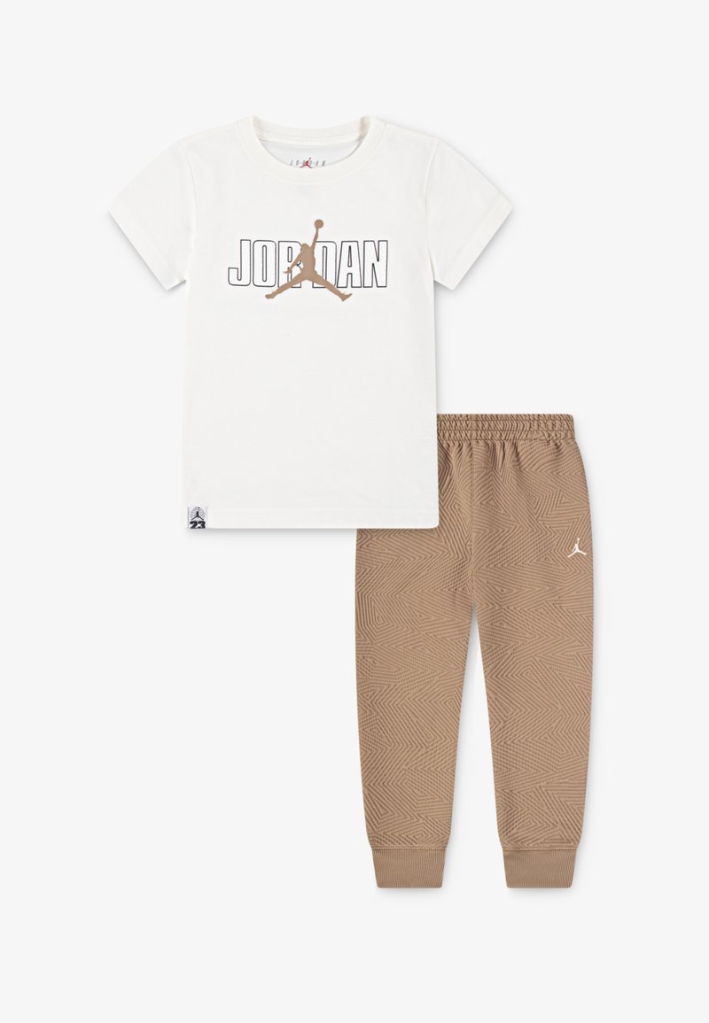 Jordan SNEAKER SCHOOL PANT UNISEX SET - Tygbyxor - desert