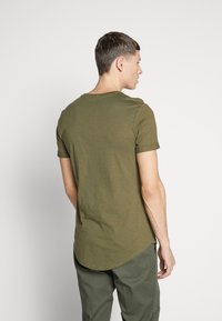 Pier One T-shirt básica - oliv