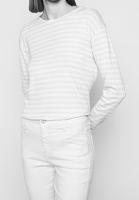 CLOSED Långärmad tröja - light yellow