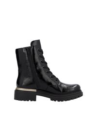 Stivali ankle in vernice nera con finitura testurizzata, con lacci davanti, zip laterale e una suola chunky con una striscia d'accento dorata.