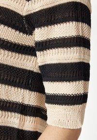 Object OBJNELLY - Trui - sandshell stripes/black