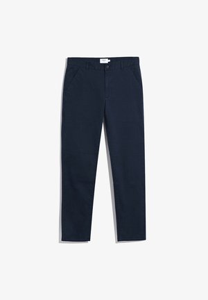 Chino in cotone blu navy con taglio dritto, dotati di tasche laterali, chiusura frontale con bottone e un design minimalista senza motivi.