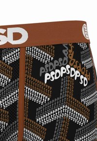 Boxeri pentru bărbați în culori negre și maronii, cu un design patterned care include marca "PSD" în diverse mărimi, accentuate de un talie maronie.