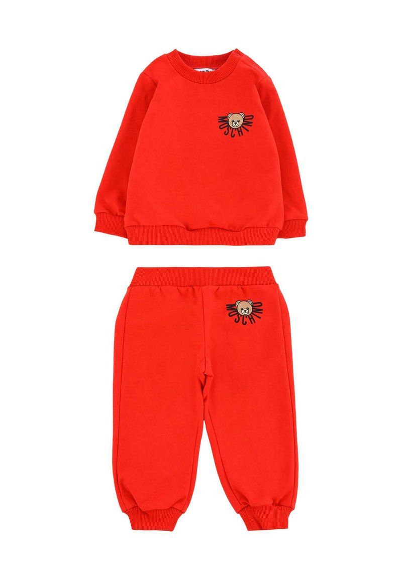 Completo felpa rossa per bambini, composto da una maglietta con polsini a costine e un grafico di orsetto ricamato, abbinato a pantaloni coordinate.