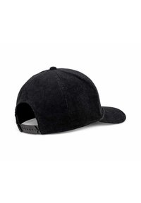 Gorra de béisbol de pana negra con visera curva, cierre ajustable tipo snapback y detalle de costura visible en la corona.