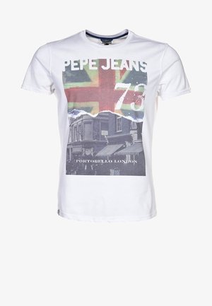 Biała bawełniana koszulka z nadrukiem graficznym flagi Wielkiej Brytanii oraz panoramą miasta z napisem "PORTOBELLO LONDON" w kontrastującym kolorze.