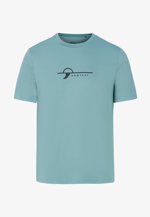 Lichtblauw T-shirt met korte mouwen met een textuurpatroon, voorzien van een zwart 'PROTEST' logo gecentreerd op de voorkant en contrasterende afwerking op de mouwen.