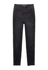 Jeans de mezclilla negra, ajustados, con un diseño clásico de cinco bolsillos, cierre de cremallera y un ligero dobladillo desflecado en la parte inferior.