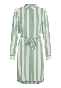 Abito camicia a righe verdi e bianche, maniche lunghe, con bottoni davanti, cintura in vita, tessuto morbido, orlo curvo.