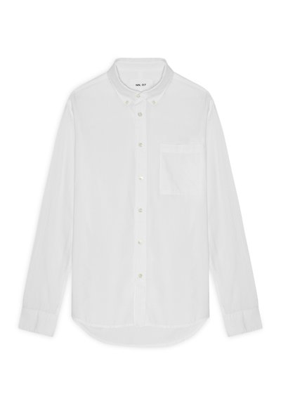 Witte button-up overhemd met lange mouwen, een puntige kraag, een borstzak en een afgeronde zoom. Gemaakt van lichte stof met een gladde textuur.