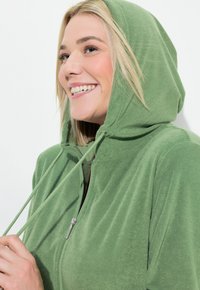 Ulla Popken Župan - moss green