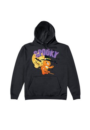 Czarny hoodie z rysunkiem misia w czapce czarownicy, który leci na miotle, z napisem "SPOOKY" w purpurowym kolorze powyżej oraz nietoperzami w designie.