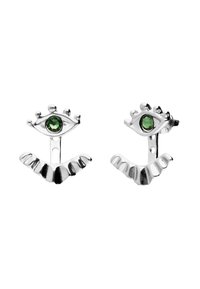 Pendientes plateados con un ojo estilizado y una gema verde, acentuados por una base ondulada y con volantes. Diseño y textura metálica única.