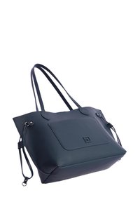 Bolso tote de cuero azul marino con asas dobles, un bolsillo frontal y un diseño minimalista. Presenta una textura suave y detalles de costura sutiles.