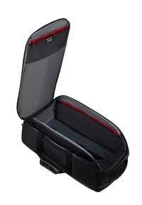 Sort duffelbag med en grå indvendig, mesh-lommer og røde lynlåse. Har en rummelig hovedrum og robuste håndtag.