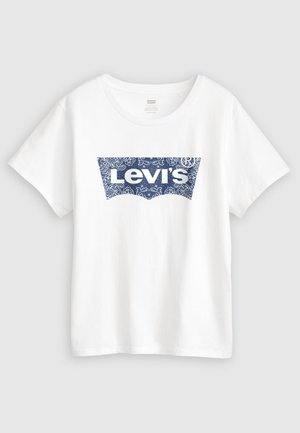 T-shirt en coton blanc à manches courtes avec un logo Levi's centré sur le devant, orné d'un motif bandana bleu foncé. Texture douce.