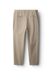 Bebro medvilninės kelnės su elastinga liemens juosta, tiesaus kirpimo kojomis, dviem galiniais kišenėmis ir viena šonine krovinine kišene. Audinys tekstūruotas.