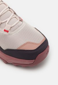 Adidas Terrex EASTRAIL 2.0 HIKING - Vaelluskengät - putty mauve/grey one/pure ruby