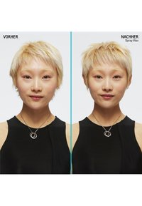 Zwei nebeneinander stehende Porträts einer Person mit kurzem, blondem Haar. Links zeigt das Haar ohne Produkt, rechts ist das Haar mit Sprühwachs gestylt.