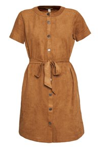 Robe en daim marron avec des manches courtes, un col rond, une fermeture à boutons sur le devant et une ceinture à la taille pour un ajustement.